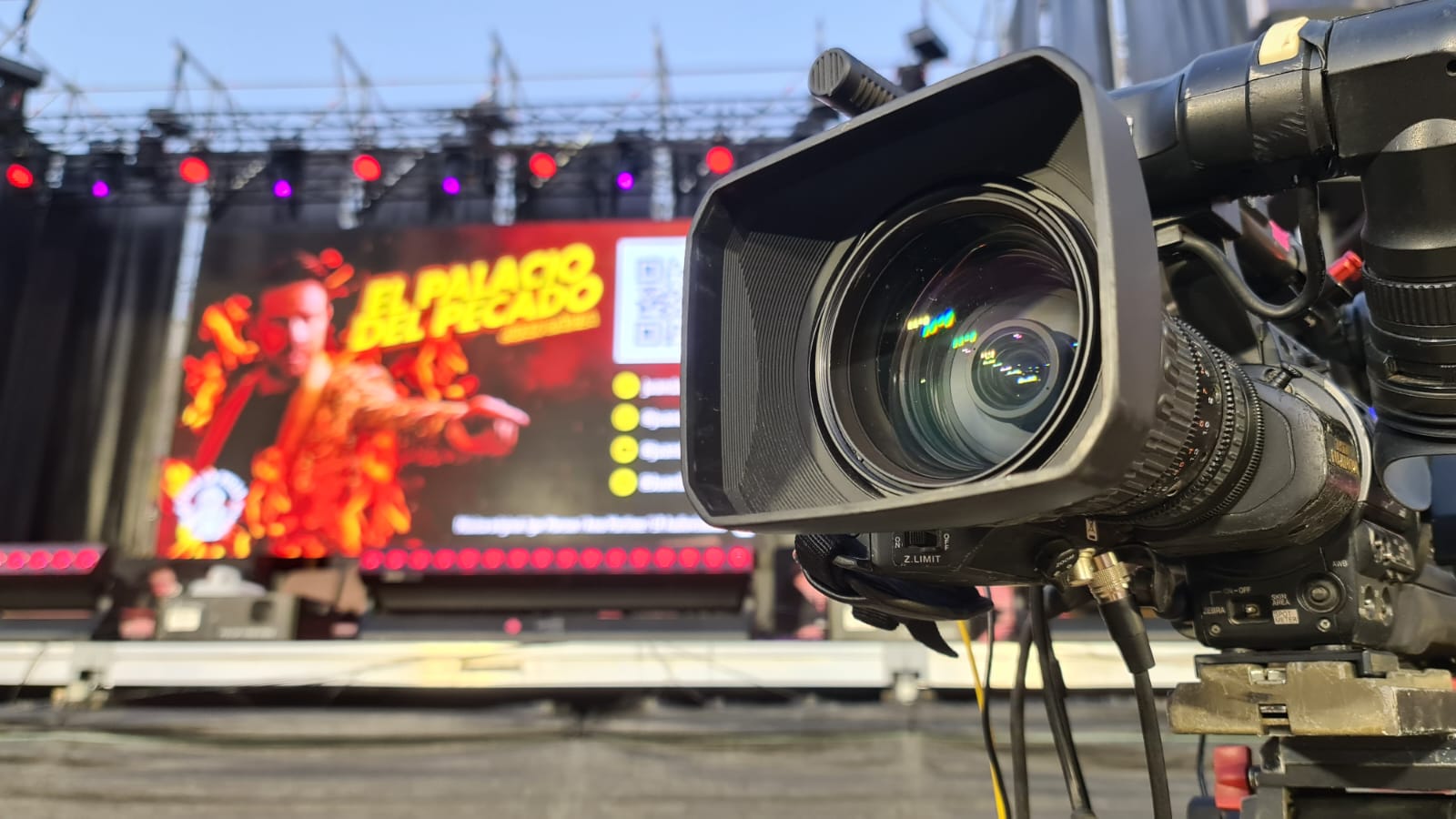 Realización de pantallas para Juan Dávila